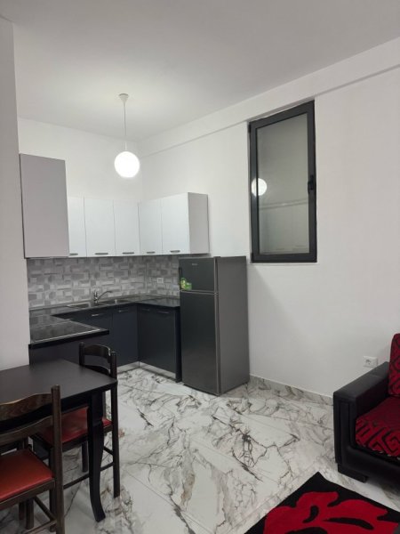 Tirane, jepet me qera apartament 1+1 Kati 2, 76 m² 300 € (Casa Italia)