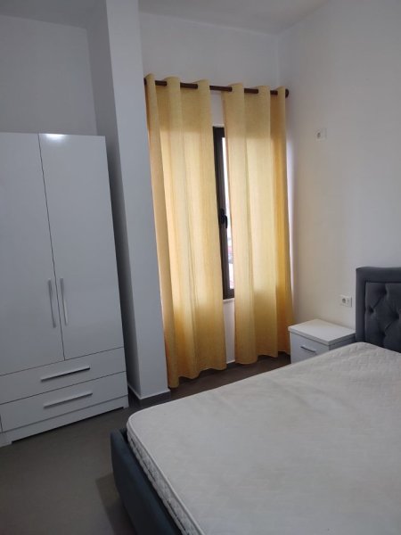 Tirane, jepet me qera apartament 1+1 Kati 2, 76 m² 300 € (Casa Italia)