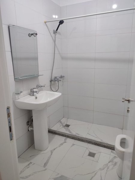Tirane, jepet me qera apartament 1+1 Kati 2, 76 m² 300 € (Casa Italia)