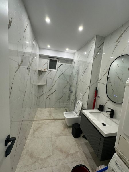 Tirane, jepet me qera apartament 1+1 Kati 1, 55 m² 650 € (Zogu i Zi)