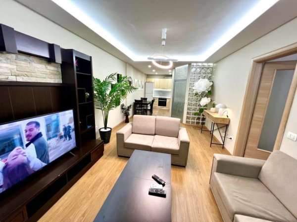 Tirane, jepet me qera apartament 1+1 Kati 2, 69 m² 500 € (Brryli)