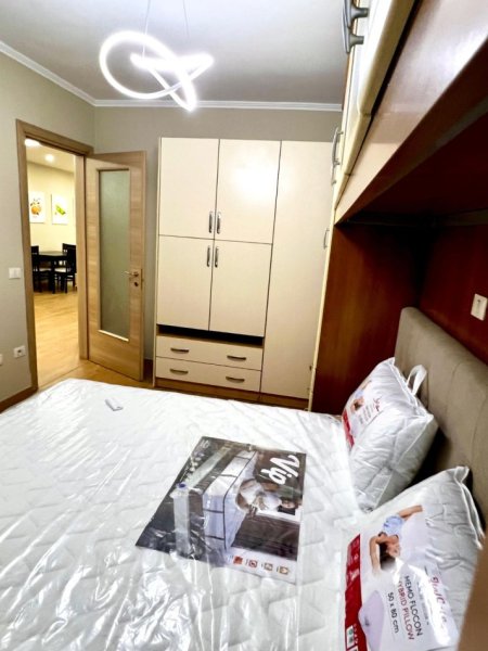 Tirane, jepet me qera apartament 1+1 Kati 2, 69 m² 500 € (Brryli)