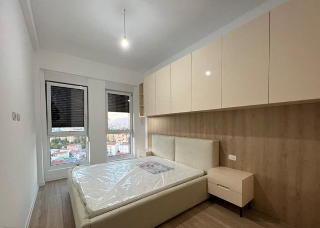 Tirane, jepet me qera apartament 1+1 Kati 11, 550 m² 550 € (Kompleksi Kontakt)
