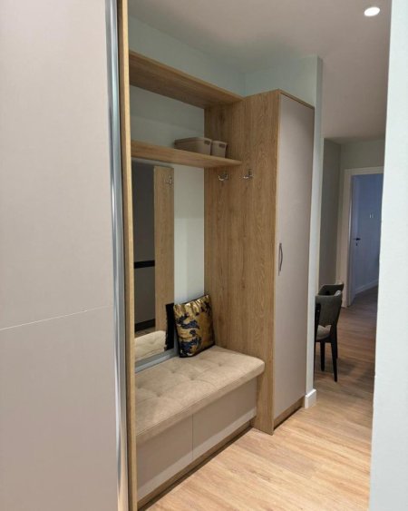 Tirane, jepet me qera apartament 1+1+Ballkon Kati 2, 67 m² 750 € (Te lulishtja te Komuna E Parisit)