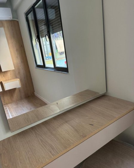 Tirane, jepet me qera apartament 1+1+Ballkon Kati 2, 67 m² 750 € (Te lulishtja te Komuna E Parisit)