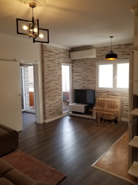 Tirane, jepet me qera apartament 1+1+Ballkon Kati 4, 60 m² 620 € (Rr. Tish Dahija prane Kristal Center)