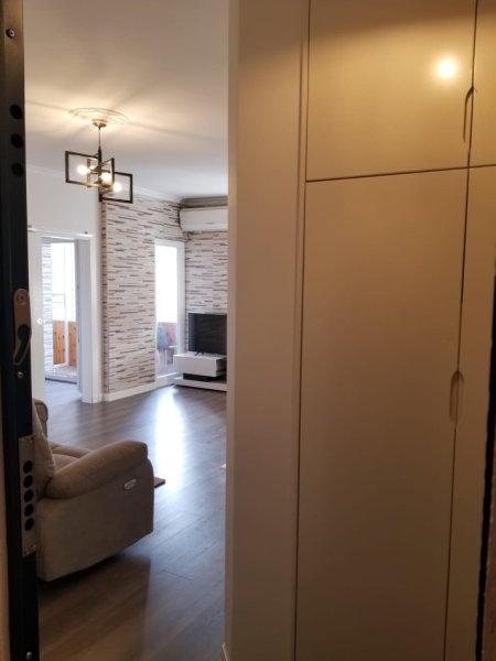 Tirane, jepet me qera apartament 1+1+Ballkon Kati 4, 60 m² 620 € (Rr. Tish Dahija prane Kristal Center)