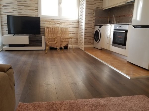 Tirane, jepet me qera apartament 1+1+Ballkon Kati 4, 60 m² 620 € (Rr. Tish Dahija prane Kristal Center)