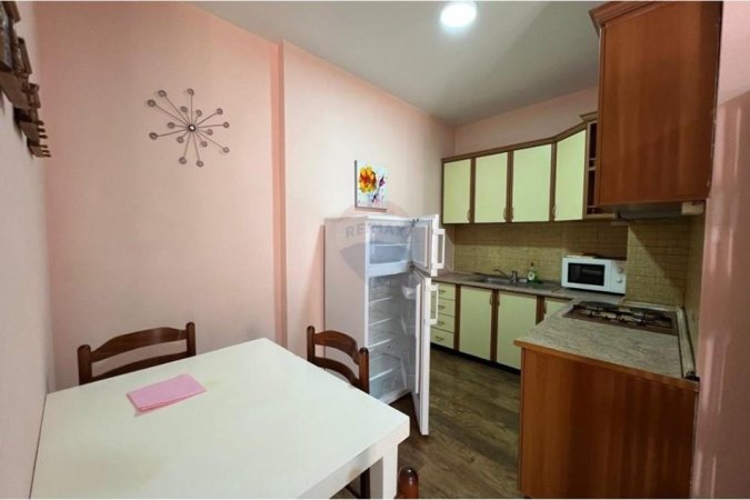 Tirane, jepet me qera apartament 1+1 Kati 2, 68 m² 500 € (APARTAMENT 1+1 PER QERA TEK MYSLYM SHYRI)
