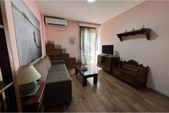 Tirane, jepet me qera apartament 1+1 Kati 2, 68 m² 500 € (APARTAMENT 1+1 PER QERA TEK MYSLYM SHYRI)