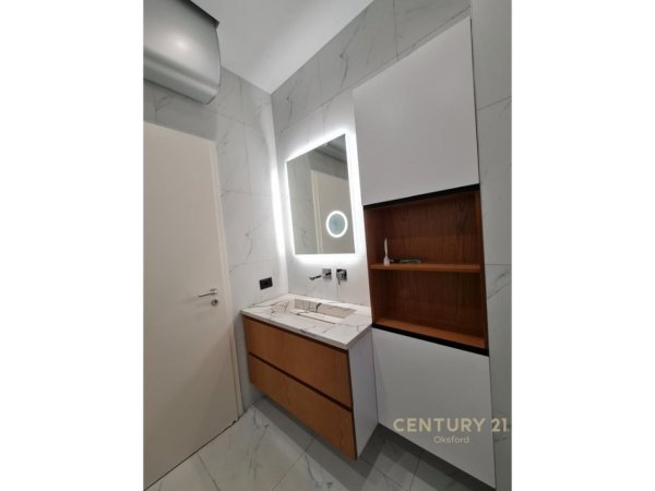 Tirane, jap me qera apartament 2+1+2 , 79 m² 800 € (21 Dhjetori)
