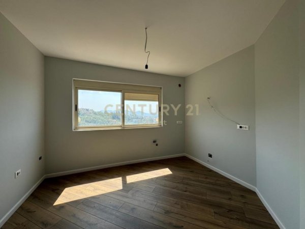 Tirane, jepet me qera apartament 2+1 Kati 4, 124 m² 124.000 € (fresku)