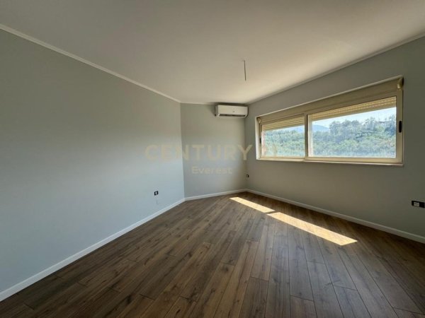 Tirane, jepet me qera apartament 2+1 Kati 4, 124 m² 124.000 € (fresku)