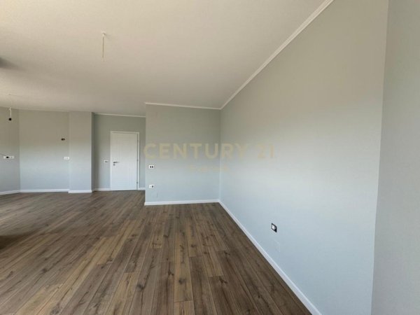 Tirane, jepet me qera apartament 2+1 Kati 4, 124 m² 124.000 € (fresku)