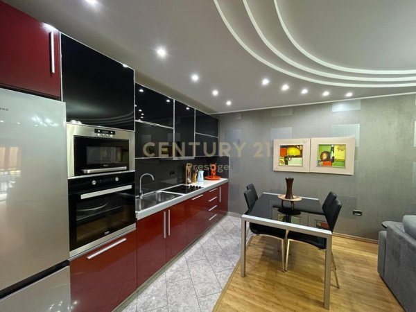 Tirane, jepet me qera apartament 2+1 Kati 7, 120 m² 1.200 € (RRUGA E ELBASANIT)