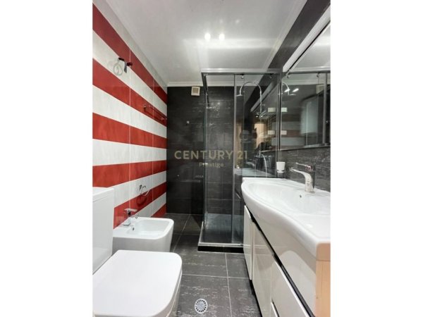Tirane, jepet me qera apartament 2+1 Kati 7, 120 m² 1.200 € (RRUGA E ELBASANIT)