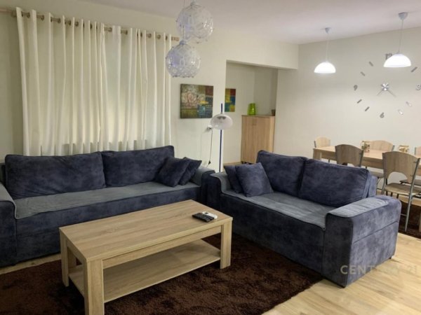 Tirane, jepet me qera apartament 1+1 Kati 2, 80 m² 700 € (QENDER)
