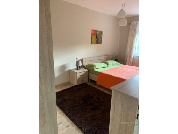 Tirane, jepet me qera apartament 1+1 Kati 2, 80 m² 700 € (QENDER)