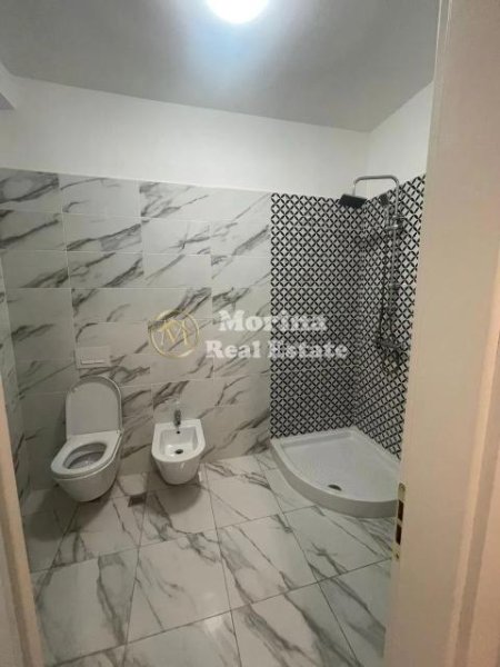 Tirane, jepet me qera apartament 2+1 Kati 3, 90 m² 700 € (Kinostudio)