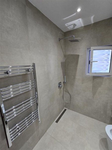 Tirane, jepet me qera apartament 1+1+Aneks+Ballkon Kati 2, 65 m² 600 € (Ali Demi)