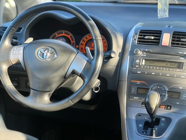 TOYOTA AURIS 1.4 NAFTE 👉 2008 👈 kambio AUTOMATIKE - 6.100 €