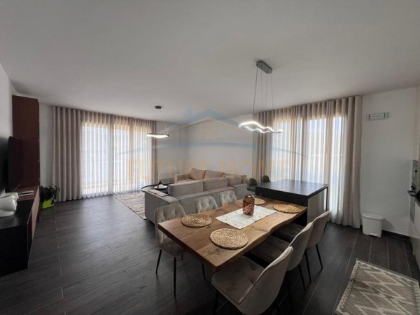 Tirane, jepet me qera apartament 2+1 Kati 2, 120 m² 1.500 € 