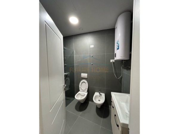 Tirane, jepet me qera apartament 2+1+Ballkon Kati 5, 130 m² 2.200 € (LAKE VIEW, LIQENI)