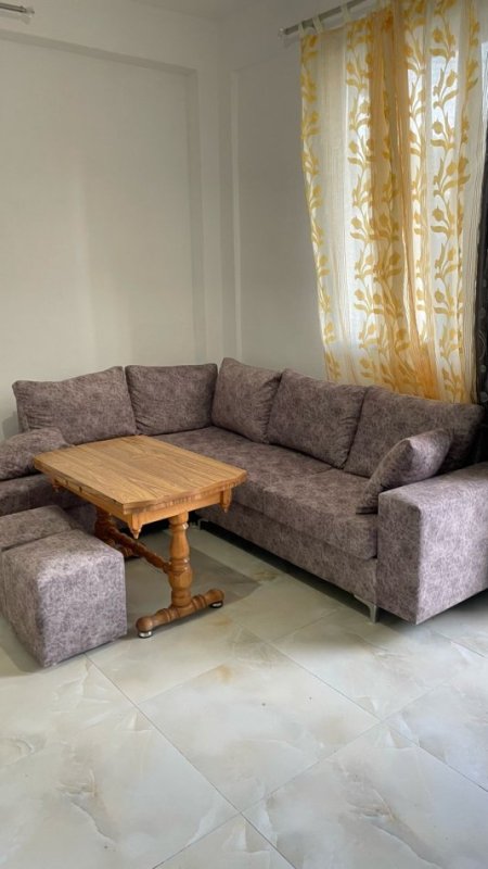 Tirane, jepet me qera shtepi 1+1 Kati 1, 60 m² 300 € (Selite)