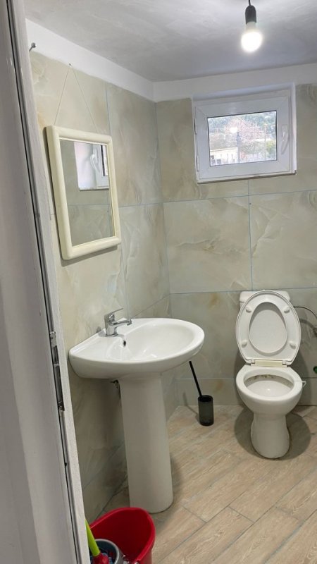 Tirane, jepet me qera shtepi 1+1 Kati 1, 60 m² 300 € (Selite)