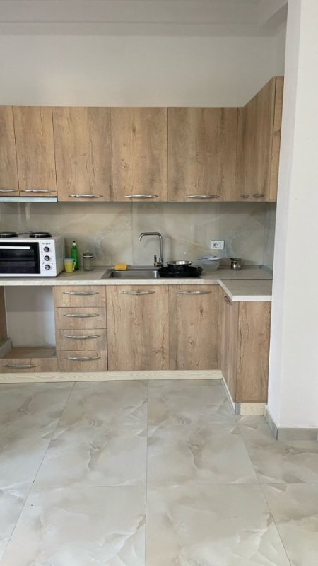 Tirane, jepet me qera shtepi 1+1 Kati 1, 60 m² 300 € (Selite)