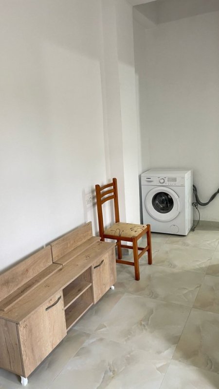 Tirane, jepet me qera shtepi 1+1 Kati 1, 60 m² 300 € (Selite)