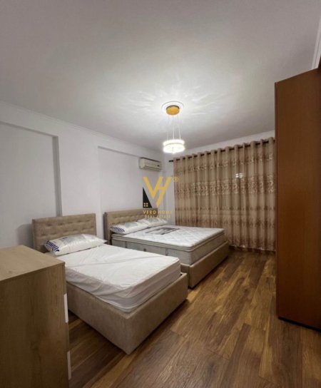 Tirane, jepet me qera apartament 1+1+Ballkon Kati 1, 68 m² 600 € (PAZARI I RI)