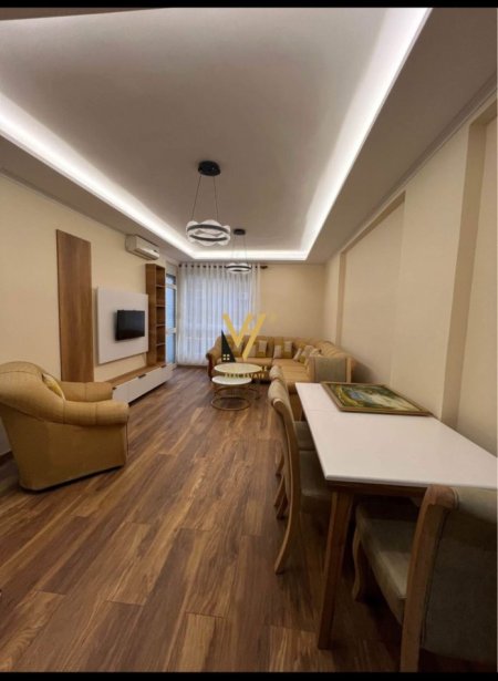 Tirane, jepet me qera apartament 1+1+Ballkon Kati 1, 68 m² 600 € (PAZARI I RI)