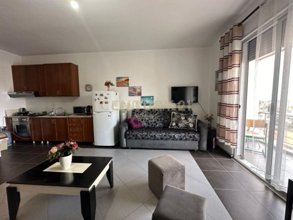 Durres, jepet me qera garsonier 1+1 , 42 m² 230 € 