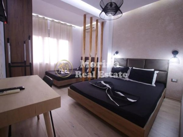 Tirane, jepet me qera apartament 1+1 Kati 3, 65 m² 550 € (Qender- Rruga e Barrikadave)