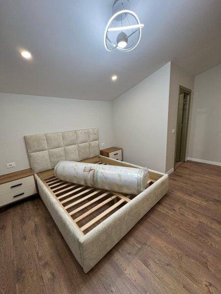 Tirane, jepet me qera Vile 2 Katshe , 200 m² 1.500 € (Rruga e Vilave)