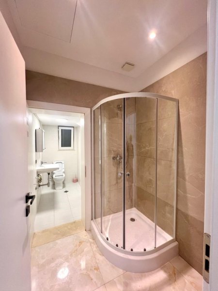 Tirane, jepet me qera apartament 2+1+Ballkon Kati 1, 137 m² 550 € (Selite)