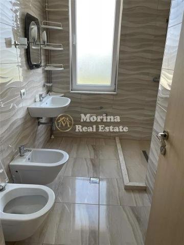 Tirane, jepet me qera apartament 3+1 Kati 2, 150 m² 850 € (Kinostudio)