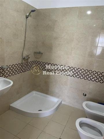 Tirane, jepet me qera apartament 3+1 Kati 2, 150 m² 850 € (Kinostudio)