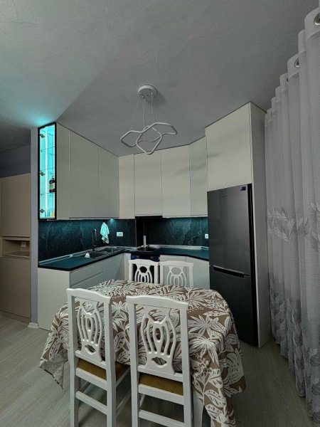 Tirane, jepet me qera apartament 1+1+Ballkon Kati 3, 65 m² 600 € (River Residence, Unaza e Re)