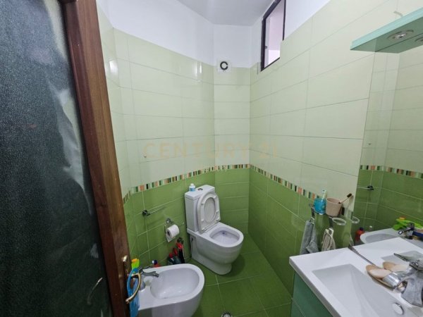 Tirane, shes apartament 3+1+2 , 125 m² 350.000 € (Rruga e Kavajës)