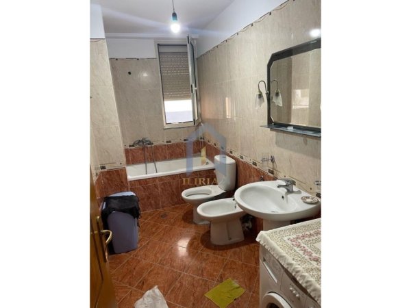 Tirane, jepet me qera apartament 2+1+Ballkon Kati 2, 90 m² 600 € (Muhedin Llagami)