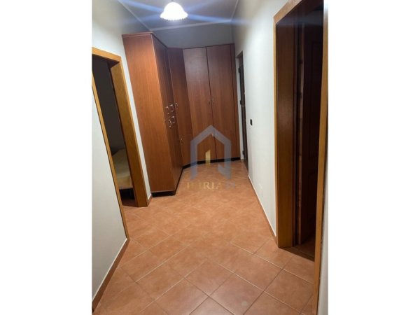 Tirane, jepet me qera apartament 2+1+Ballkon Kati 2, 90 m² 600 € (Muhedin Llagami)