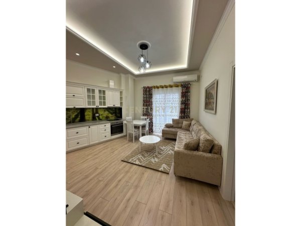 Tirane, jap me qera apartament 2+1 , 90 m² 650 € (Liqeni i Thatë)