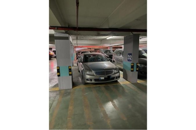 Tirane, jepet me qera apartament 1+1 Kati 6, 145 m² 2.000 € (Rruga Bardhok Biba)