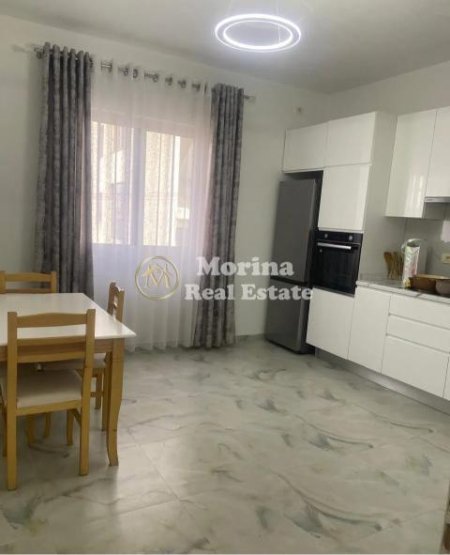Tirane, jepet me qera apartament 3+1 Kati 1, 160 m² 500 € (Oxhaku)
