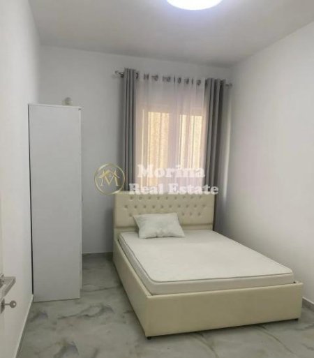Tirane, jepet me qera apartament 3+1 Kati 1, 160 m² 500 € (Oxhaku)