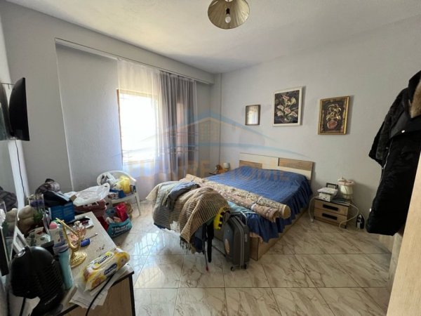 Shitet, Shtëpi Private, Rruga Myslym Keta