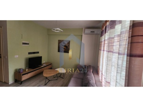 Tirane, jepet me qera apartament 2+1 Kati 4, 100 m² 700 € (Rruga Kroit)