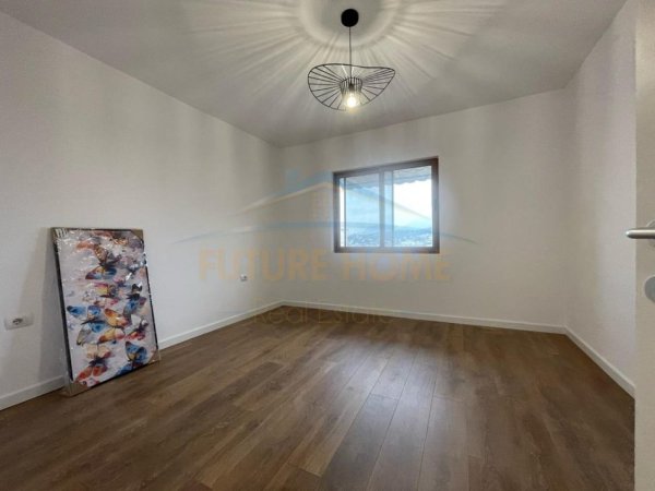Shitet, Apartament 2+1, Kinostudio